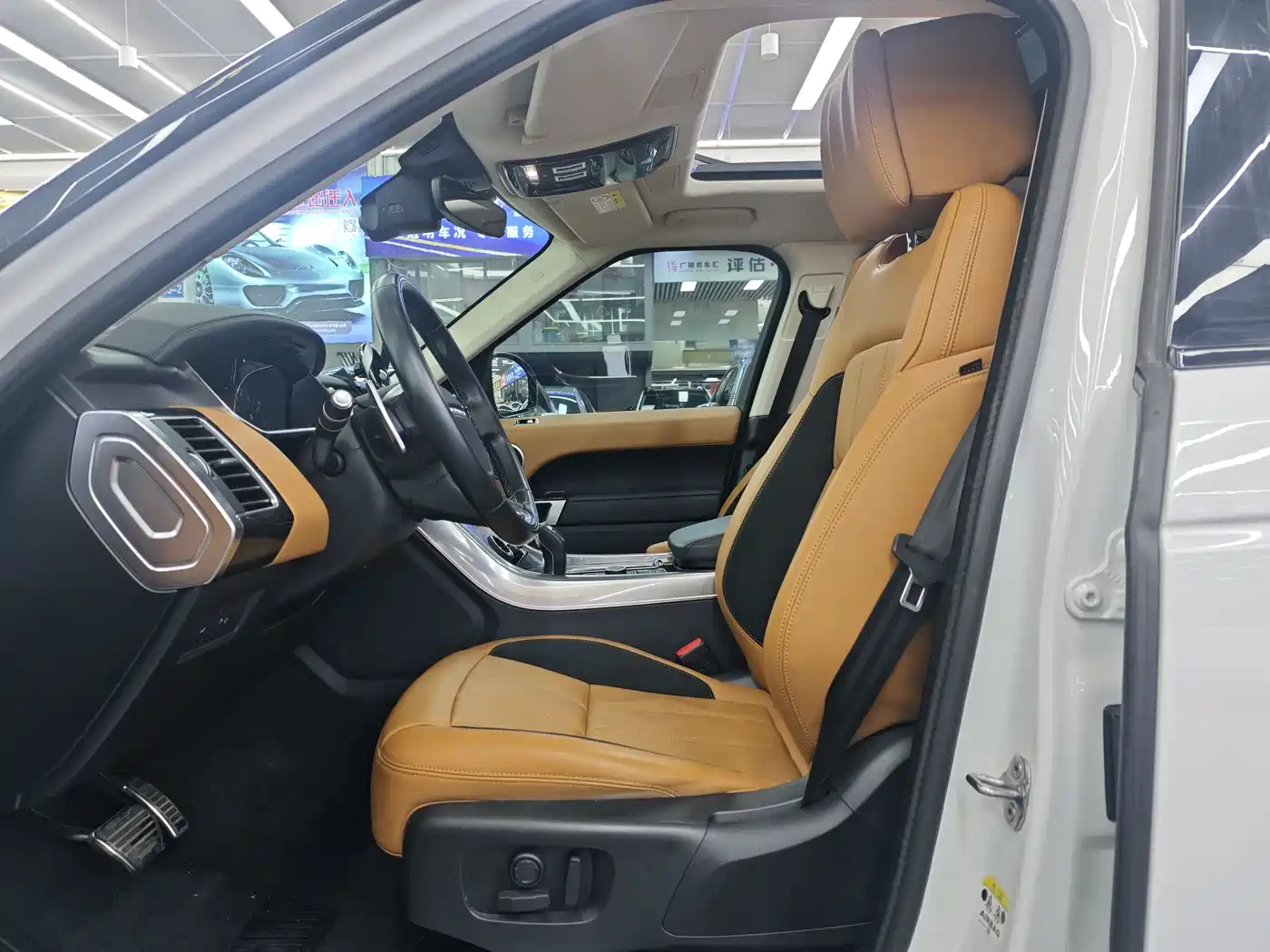Land Rover Range Rover Sport 2022 3.0 L6 Gloss Black Edition фото 5