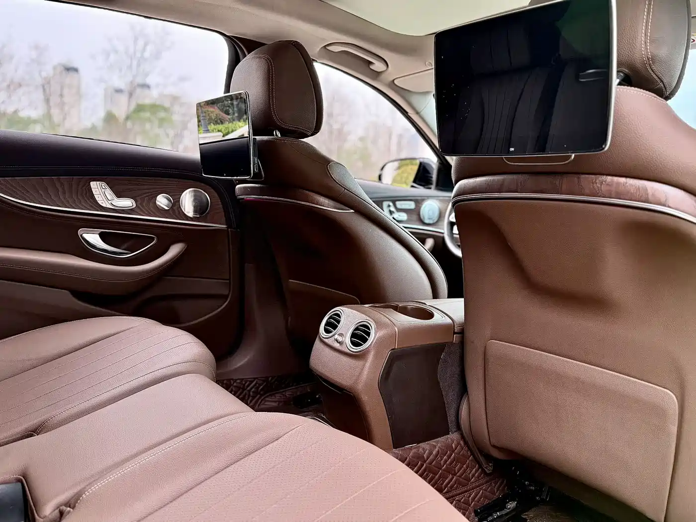 Mercedes-Benz E-Class 2020 E 300 L Luxury Model фото 19