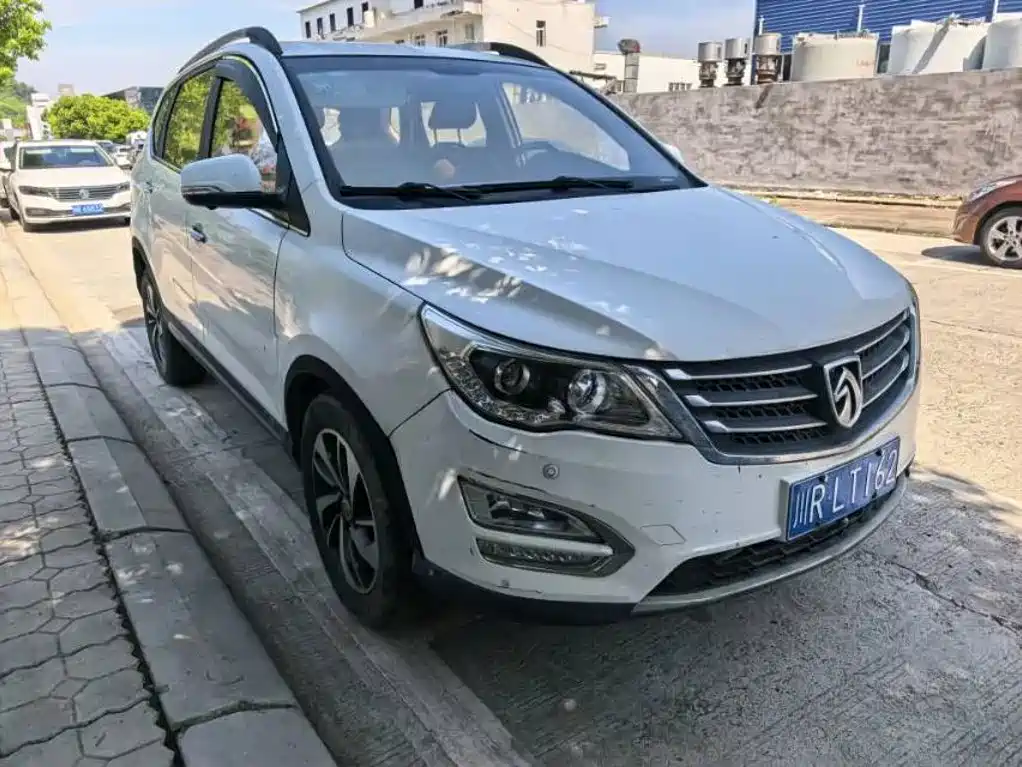 Baojun 560 2017 2016 1.5T Manual Luxury