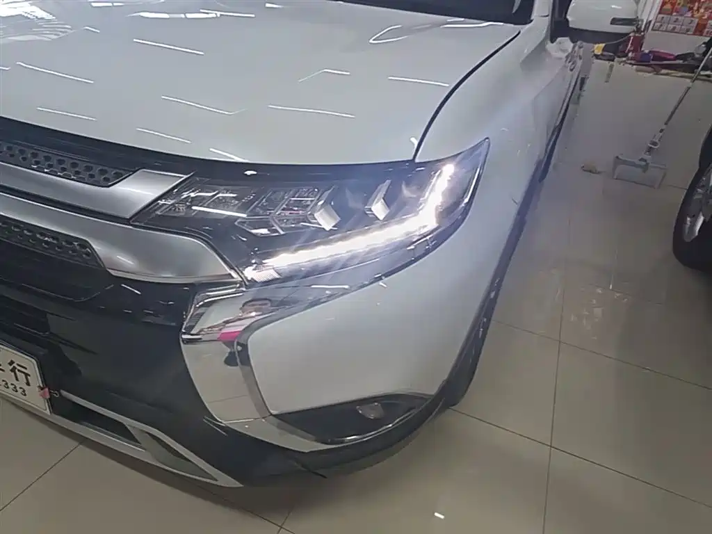 Mitsubishi Outlander 2019 2.4L 4WD Deluxe Edition 5-seater China V фото 24