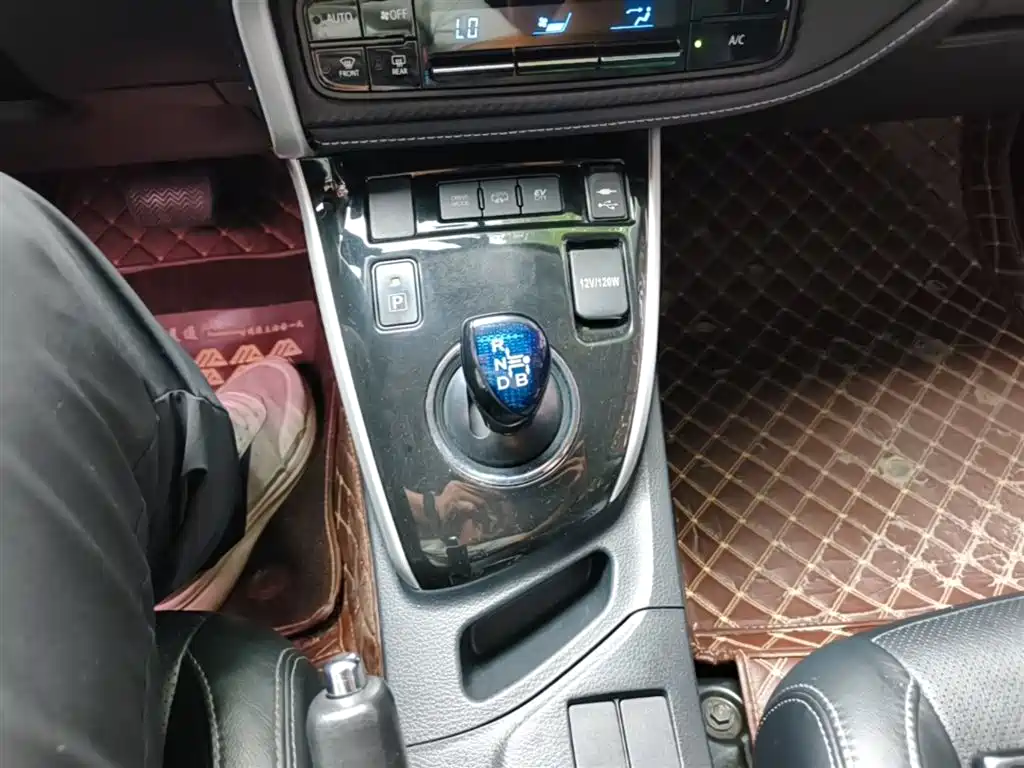 Toyota Levin Twin Engine E+ 2019 1.8PH V E-CVT Luxury Edition фото 14