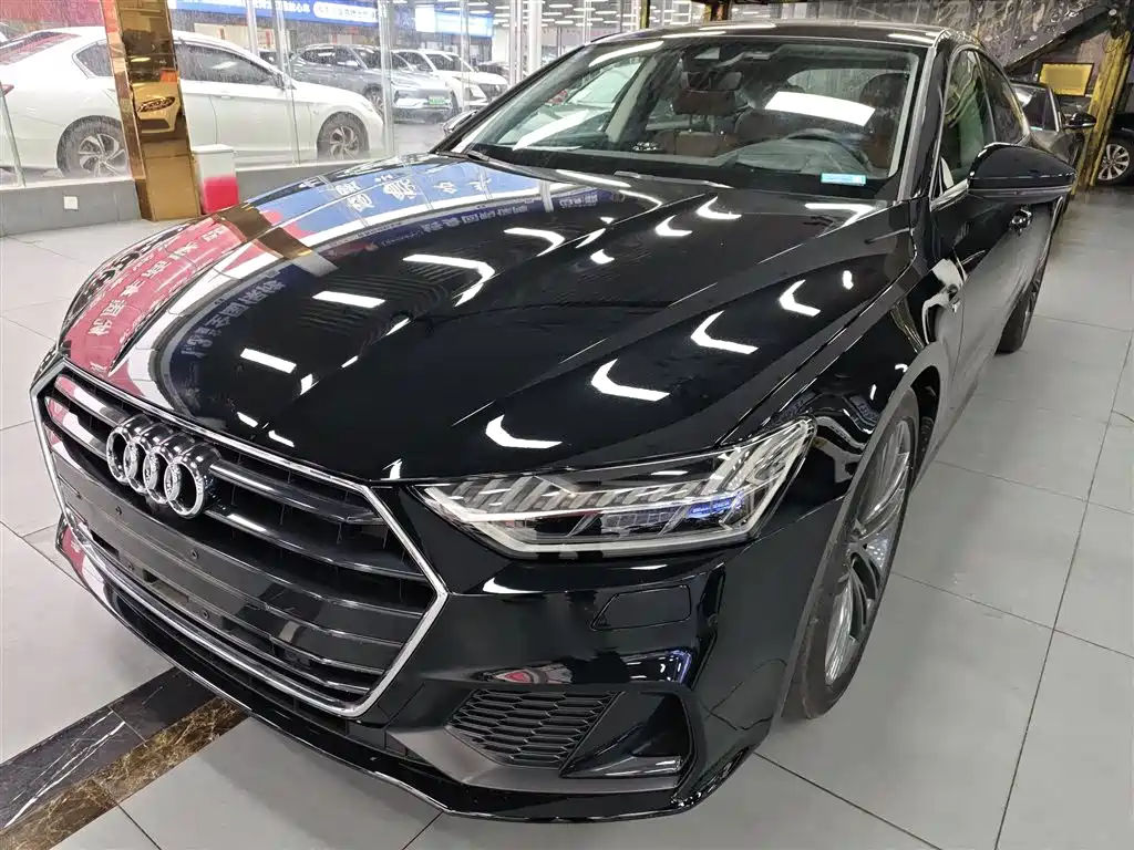 Audi A7 2023 Model 45 TFSI Premium Selection Edition фото 2