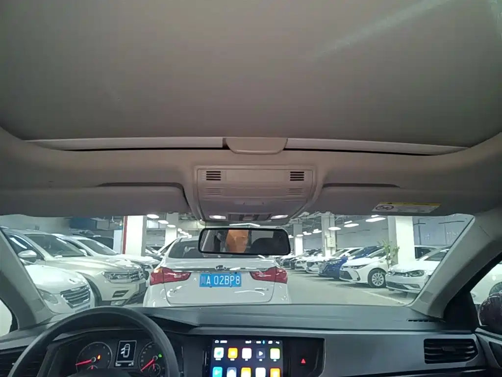 Volkswagen Polo 2019 Plus 1.5L Automatic Panorama Enjoyment Edition фото 18