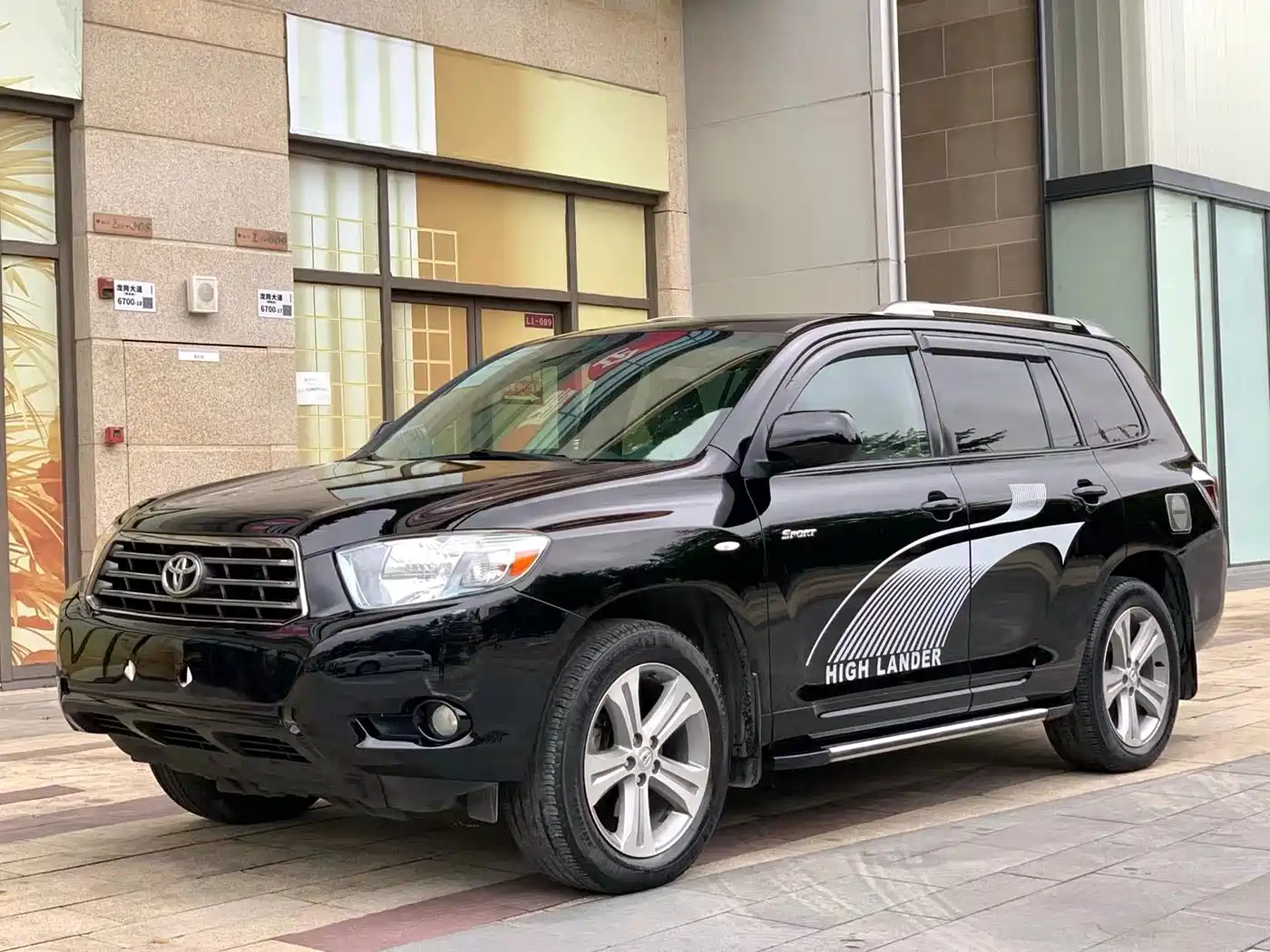 Фото 1 - Toyota Highlander