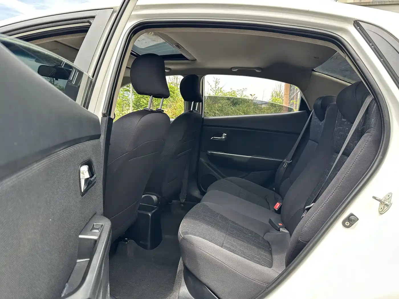 Kia K2 2012 Sedan 1.4L MT TOP Commemorative Edition фото 7