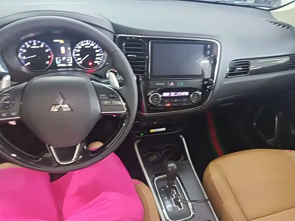 Mitsubishi Outlander 2019 2.4L 4WD Deluxe Edition 5-seater China V фото 10