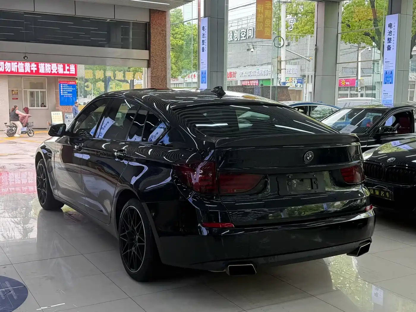 BMW 5 Series GT 2011 535i xDrive Luxury Model фото 7