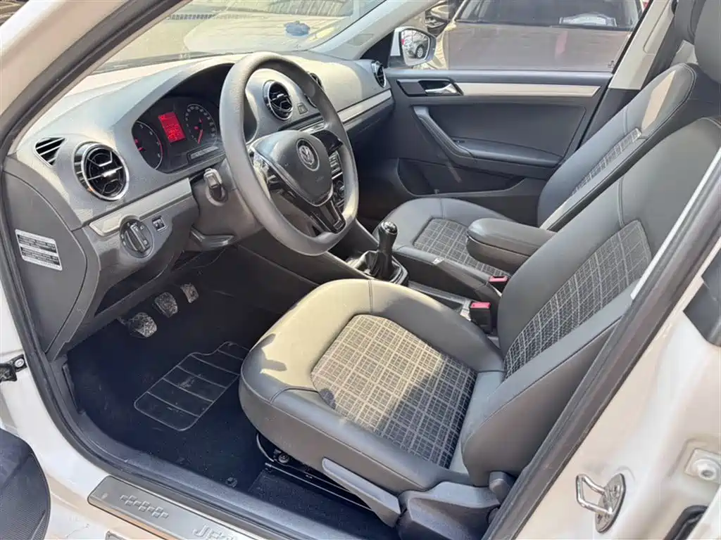 Volkswagen Jetta 2017 1.5L Manual Comfort фото 9