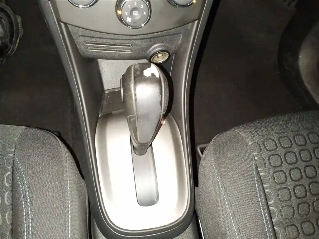 Chevrolet Trax 2016 1.4T Automatic 2WD Comfort Sunroof Edition фото 7