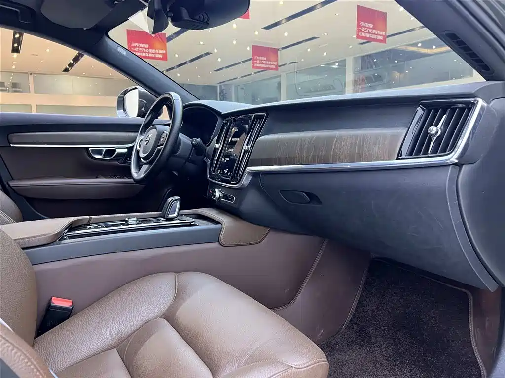 Фото 43 - Volvo V90