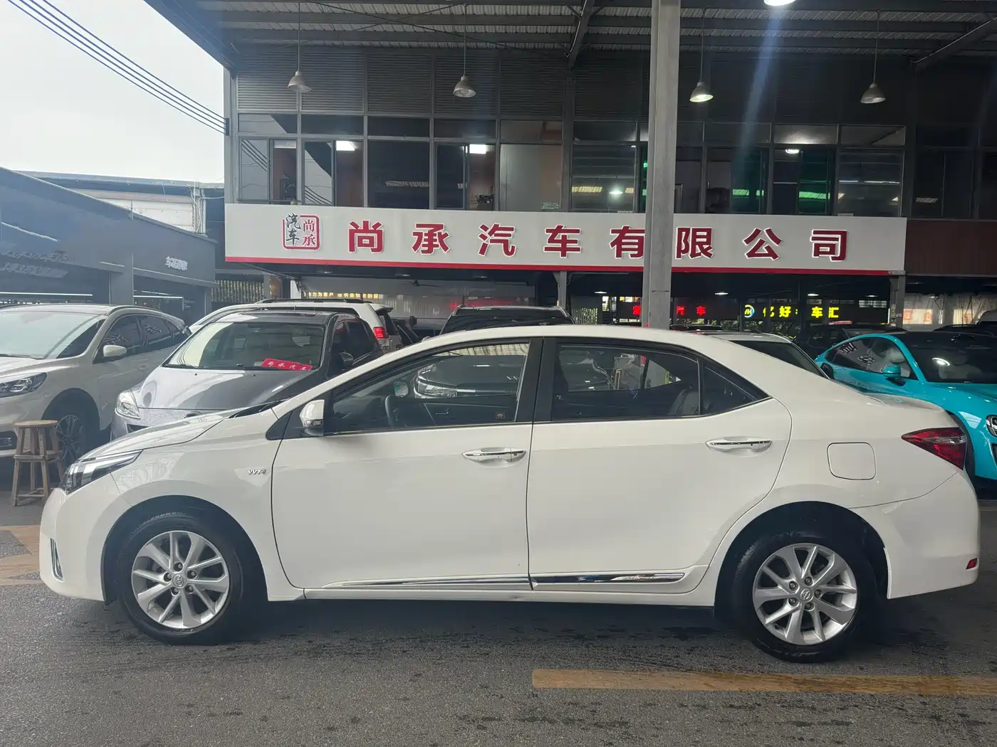 Toyota Corolla 2014 1.8L CVT GLX-i фото 3