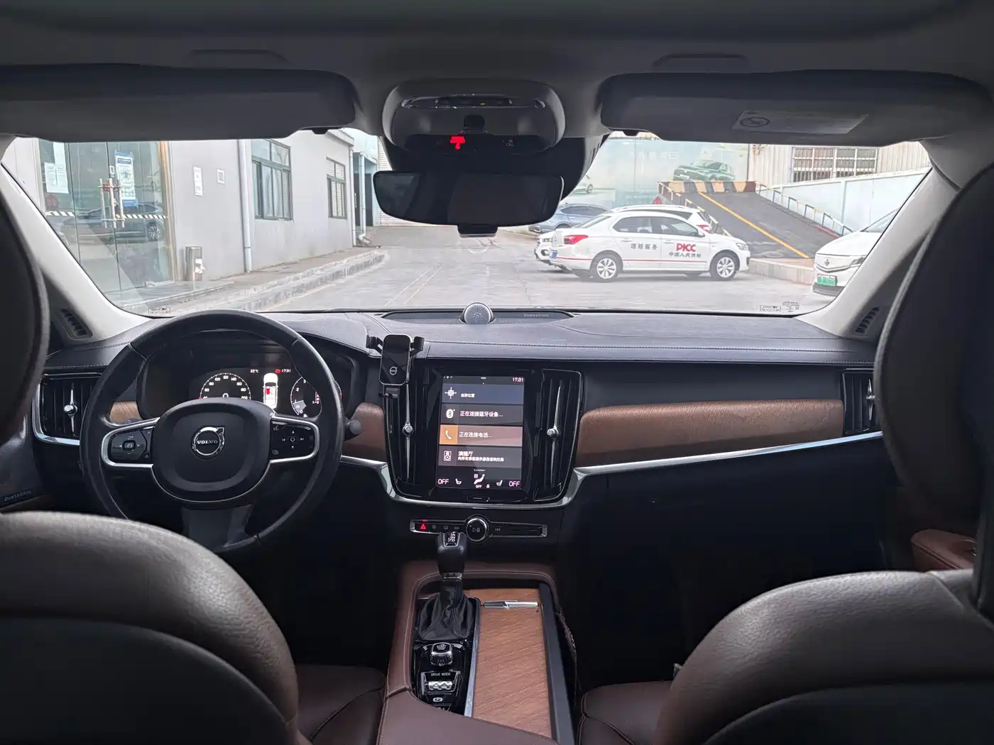 Фото 14 - Volvo S90