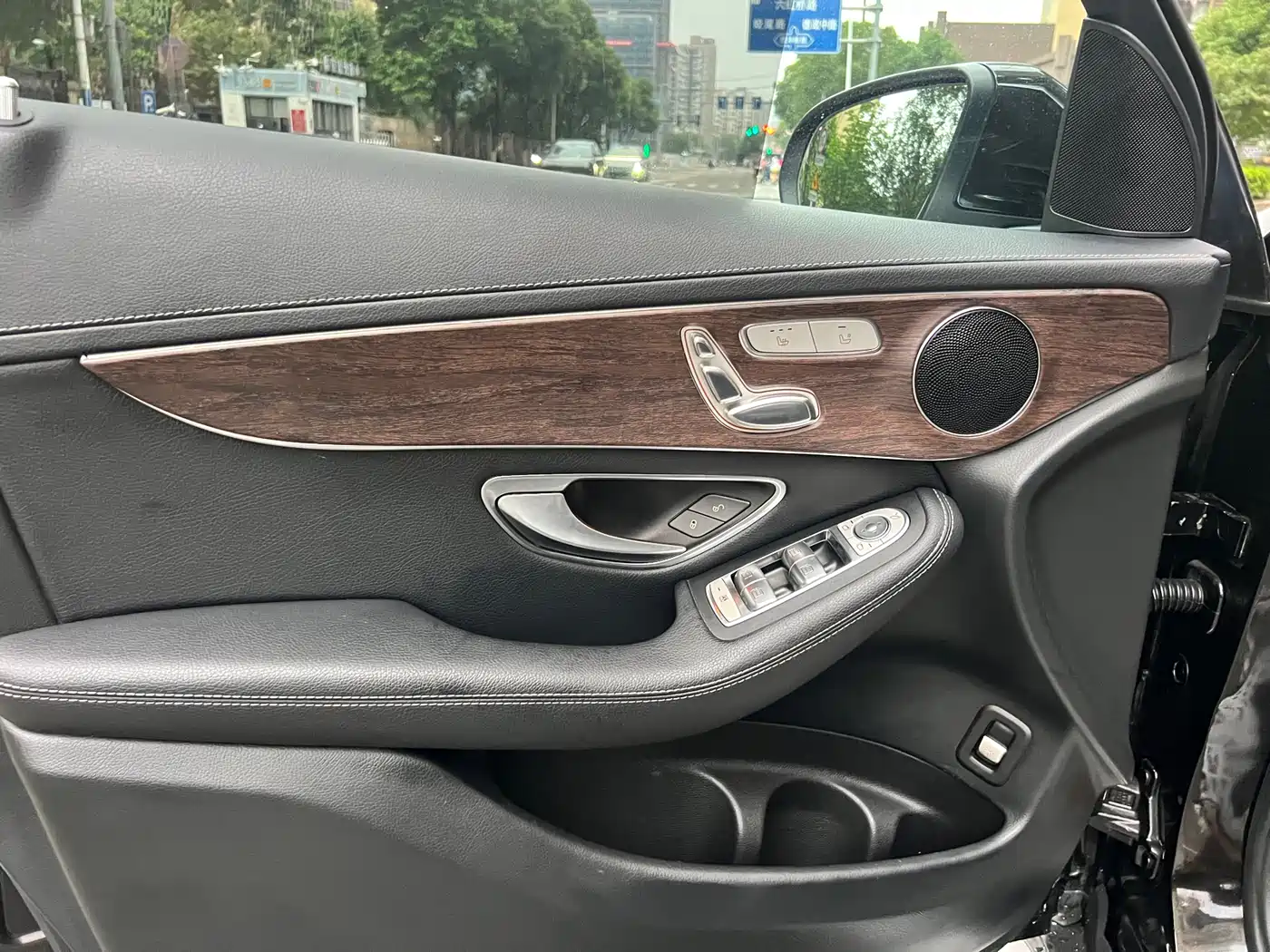 Mercedes-Benz GLC 2022 Facelift GLC 260 L 4MATIC Luxury Model фото 26