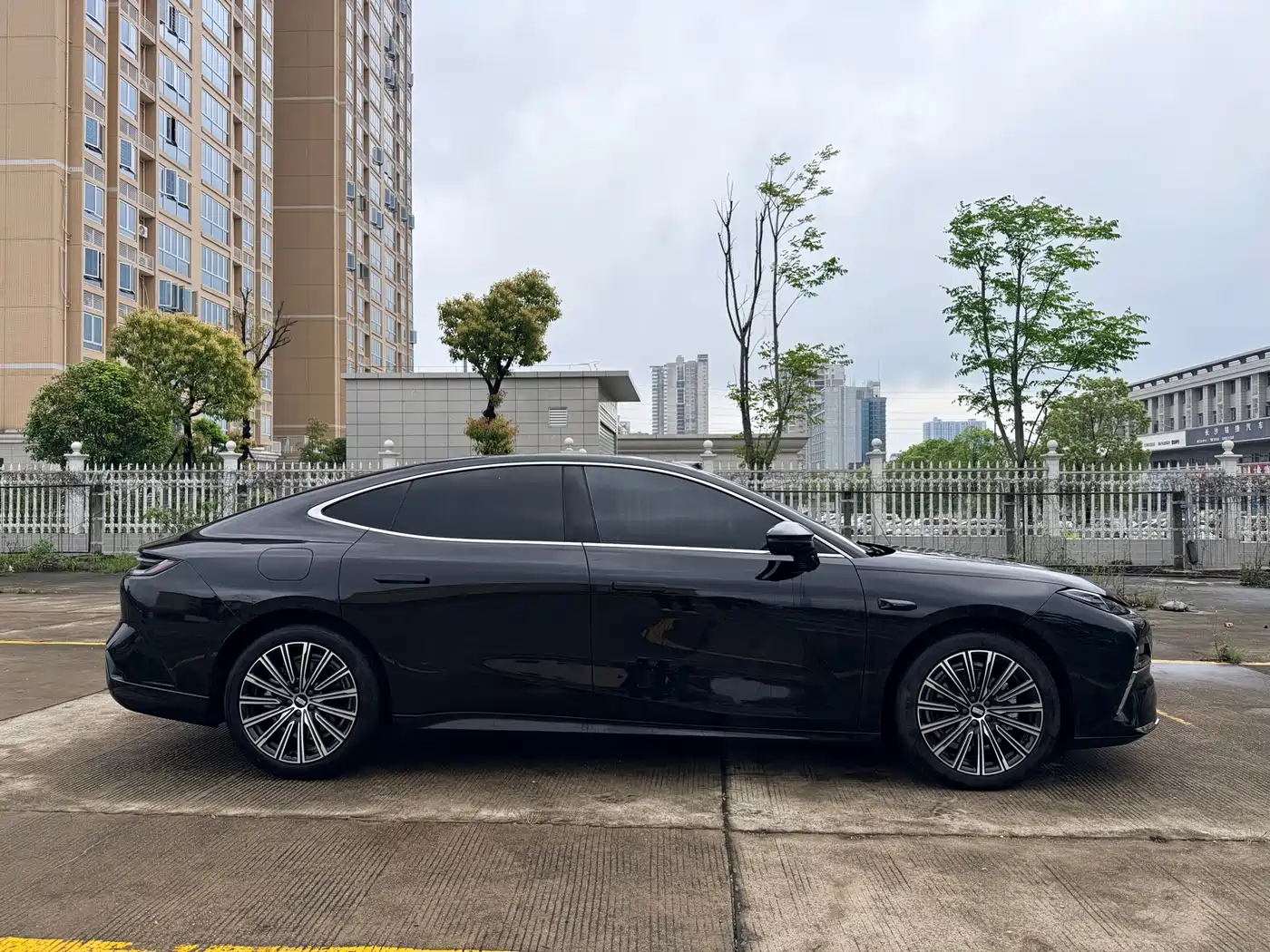 Geely Galaxy Galaxy Xingyao 8 2025 130km EM-P Starship Edition фото 5