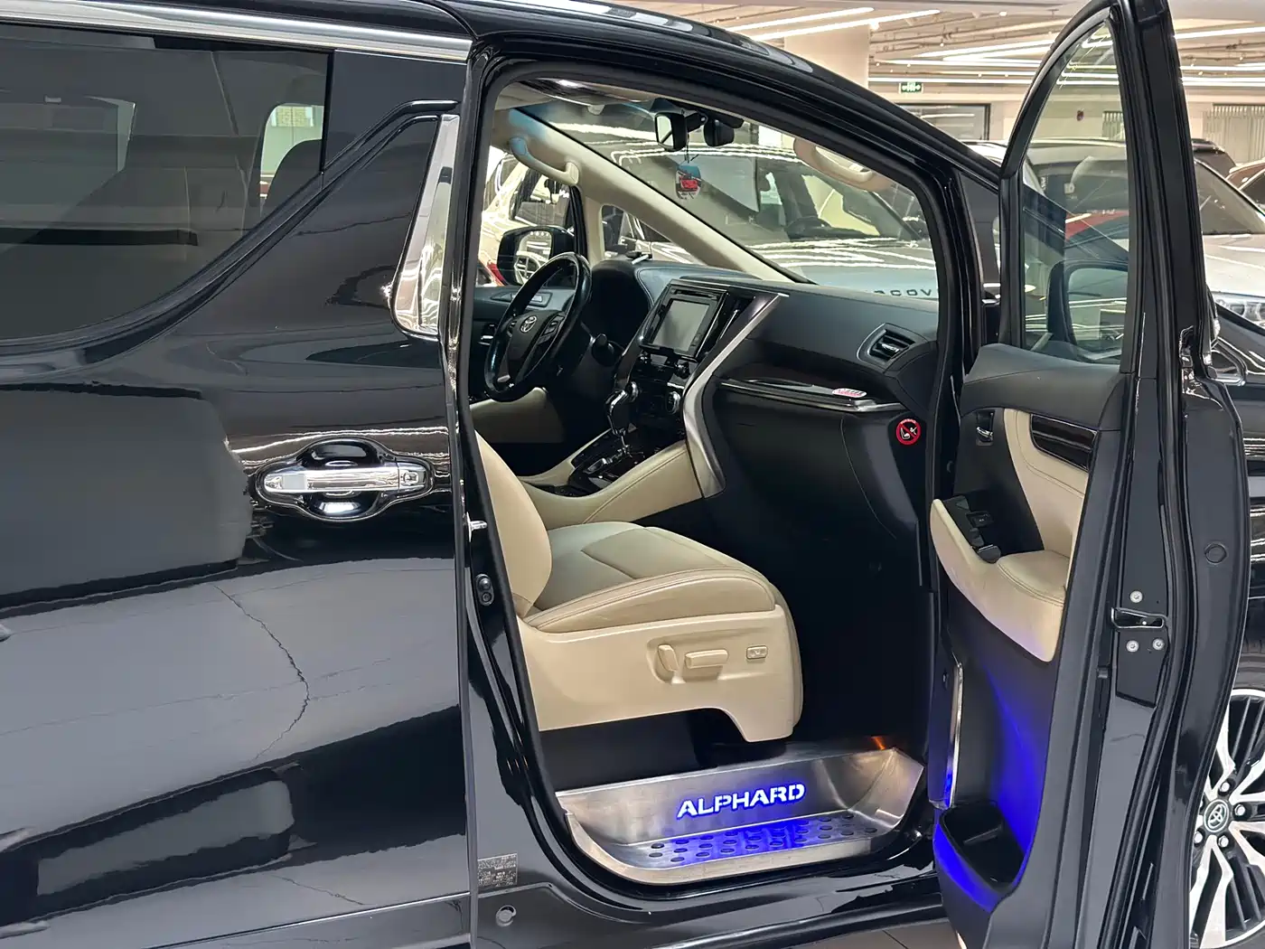 Toyota Alphard 2015 3.5L Luxury Edition фото 8