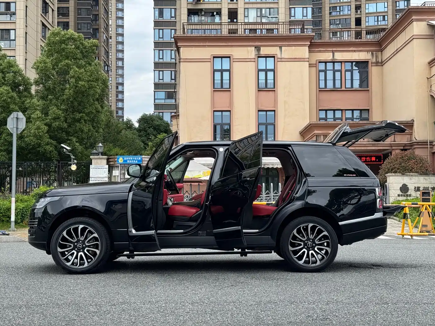 Land Rover Range Rover 2018 3.0 SC V6 Vogue Heritage Extended Edition фото 17