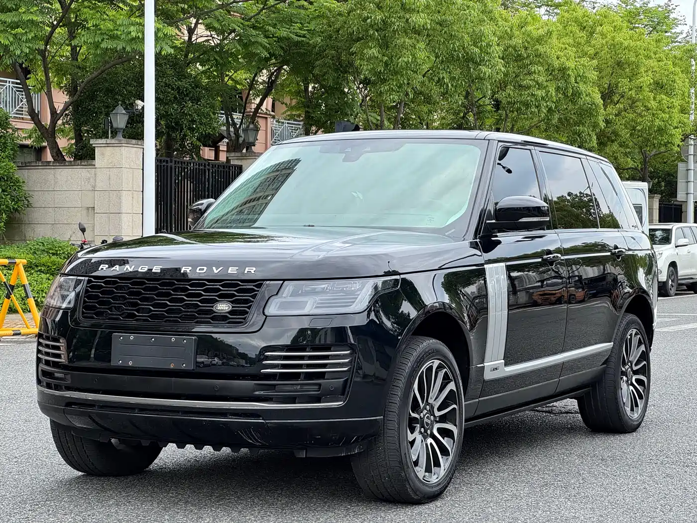 Land Rover Range Rover 2018 3.0 SC V6 Vogue Heritage Extended Edition фото 3
