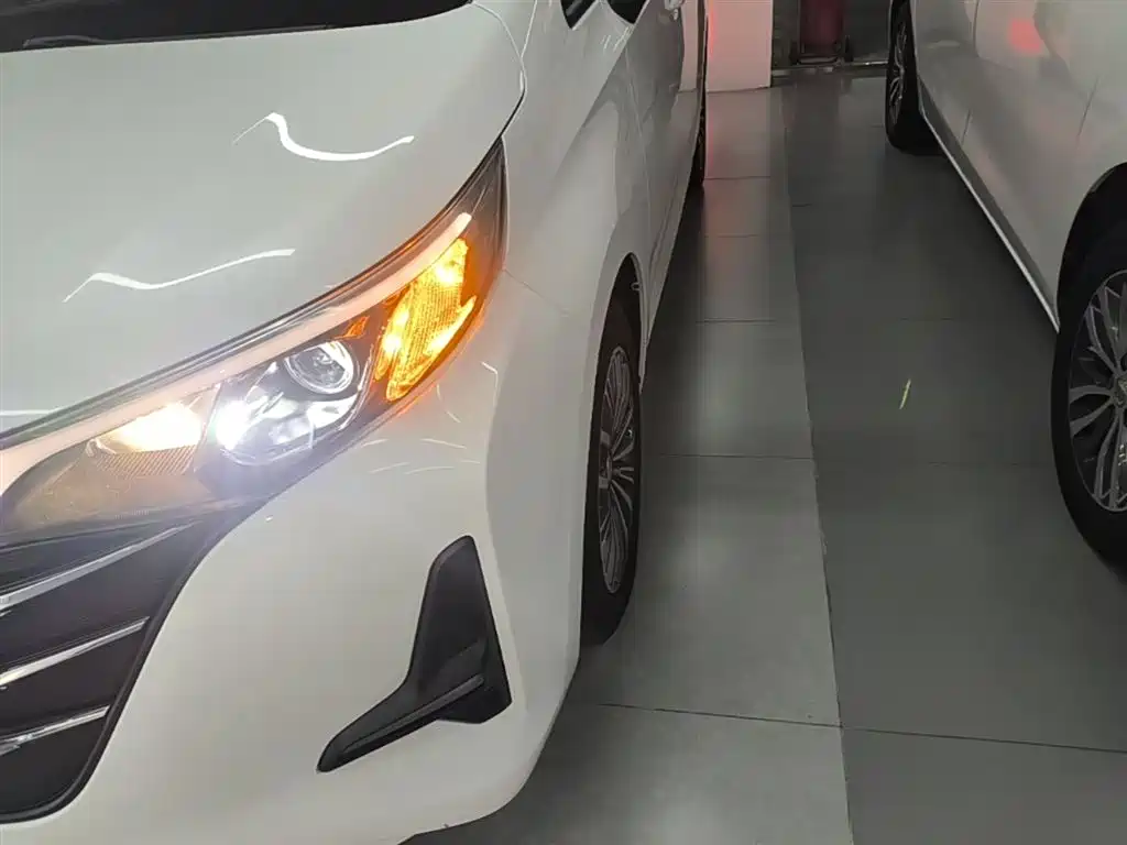 GAC Trumpchi Trumpchi M6 2019 270T DCT Premium Edition (6-seater) (China VI) фото 24