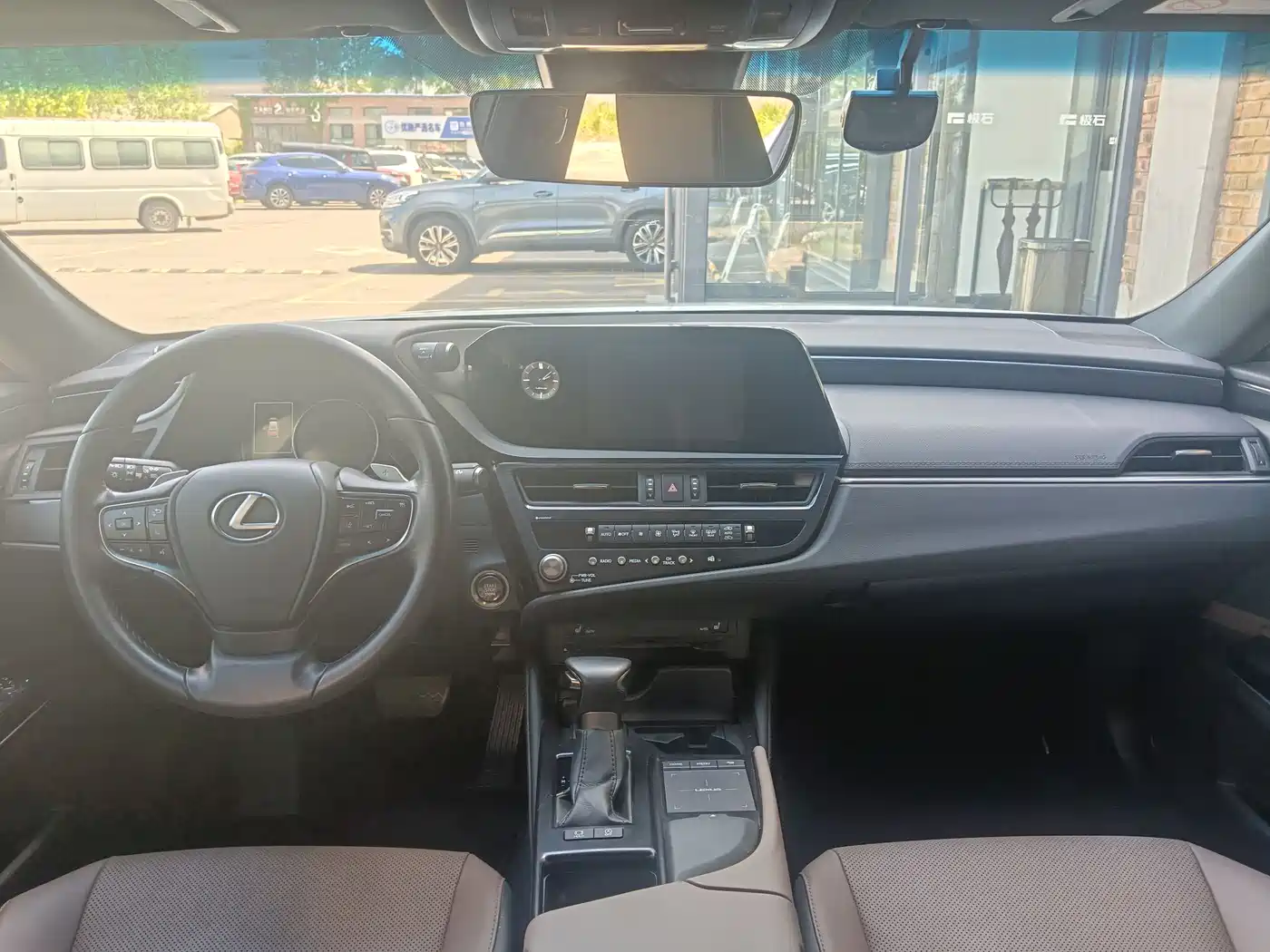 Lexus ES 2021 200 Excellence Edition фото 19