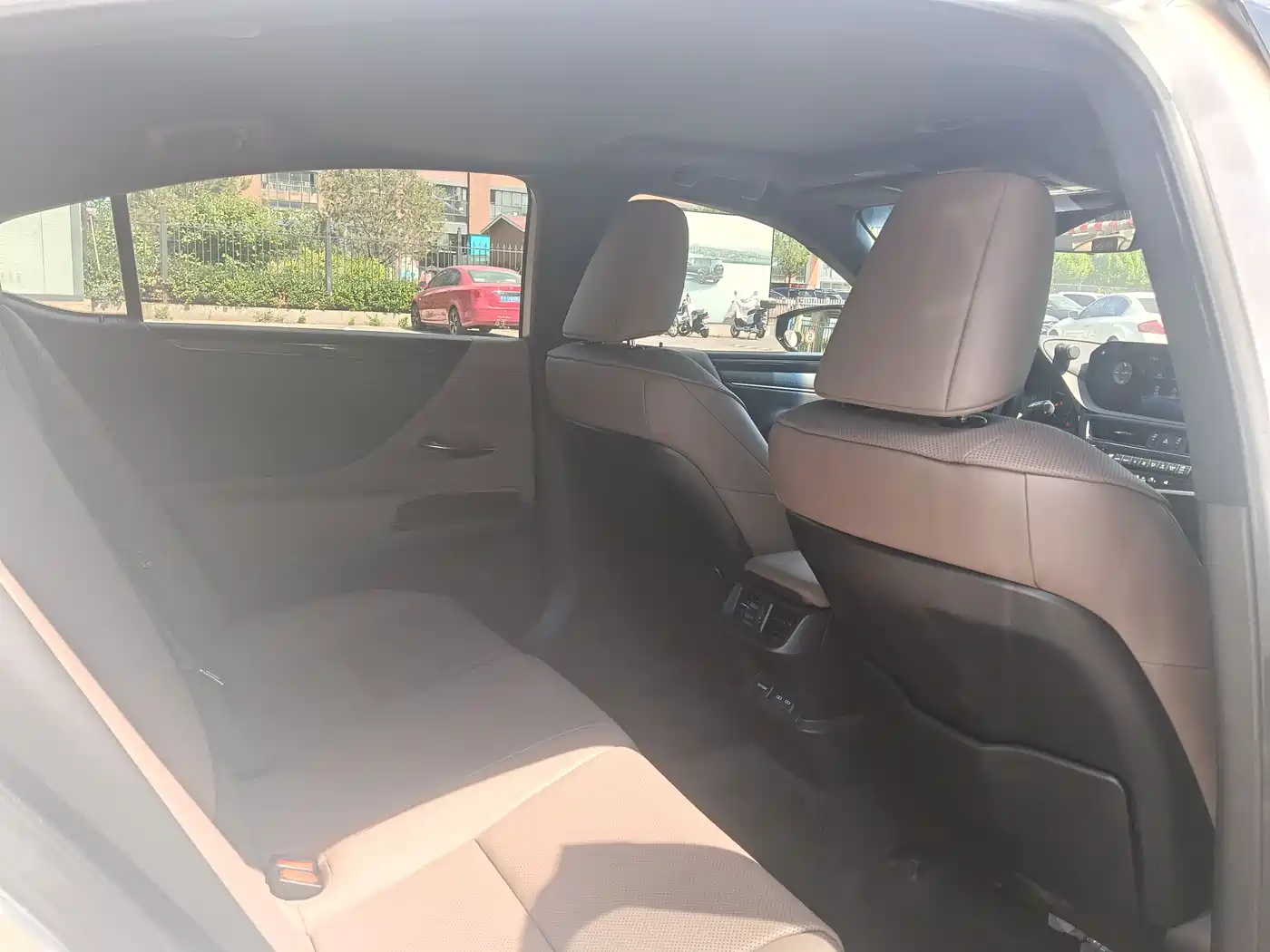 Lexus ES 2021 200 Excellence Edition фото 30