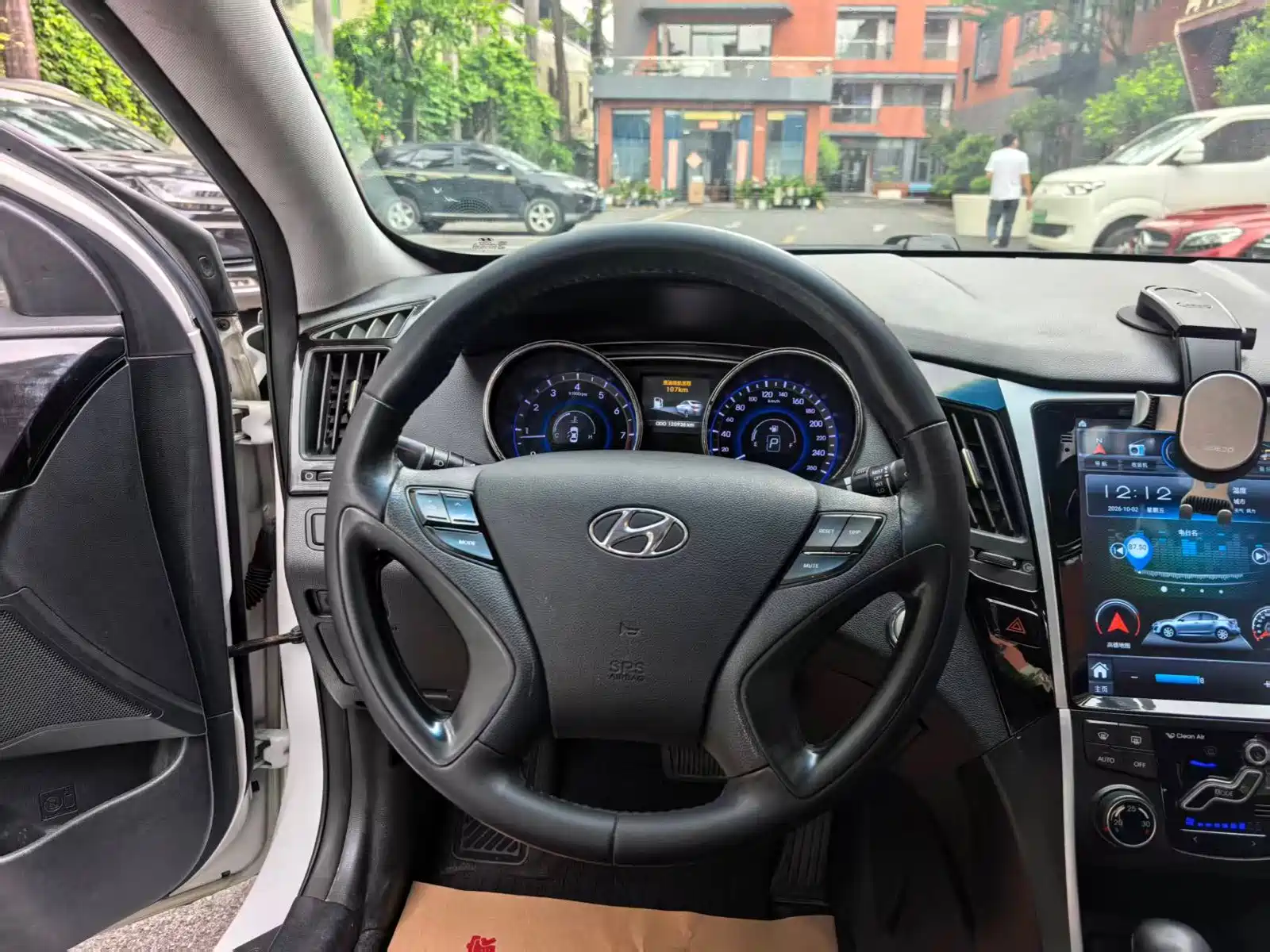 Фото 13 - Hyundai Sonata