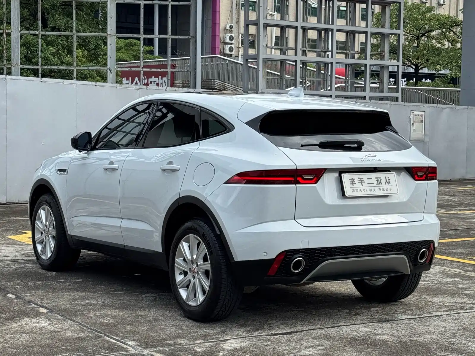 Фото 11 - Jaguar E-PACE