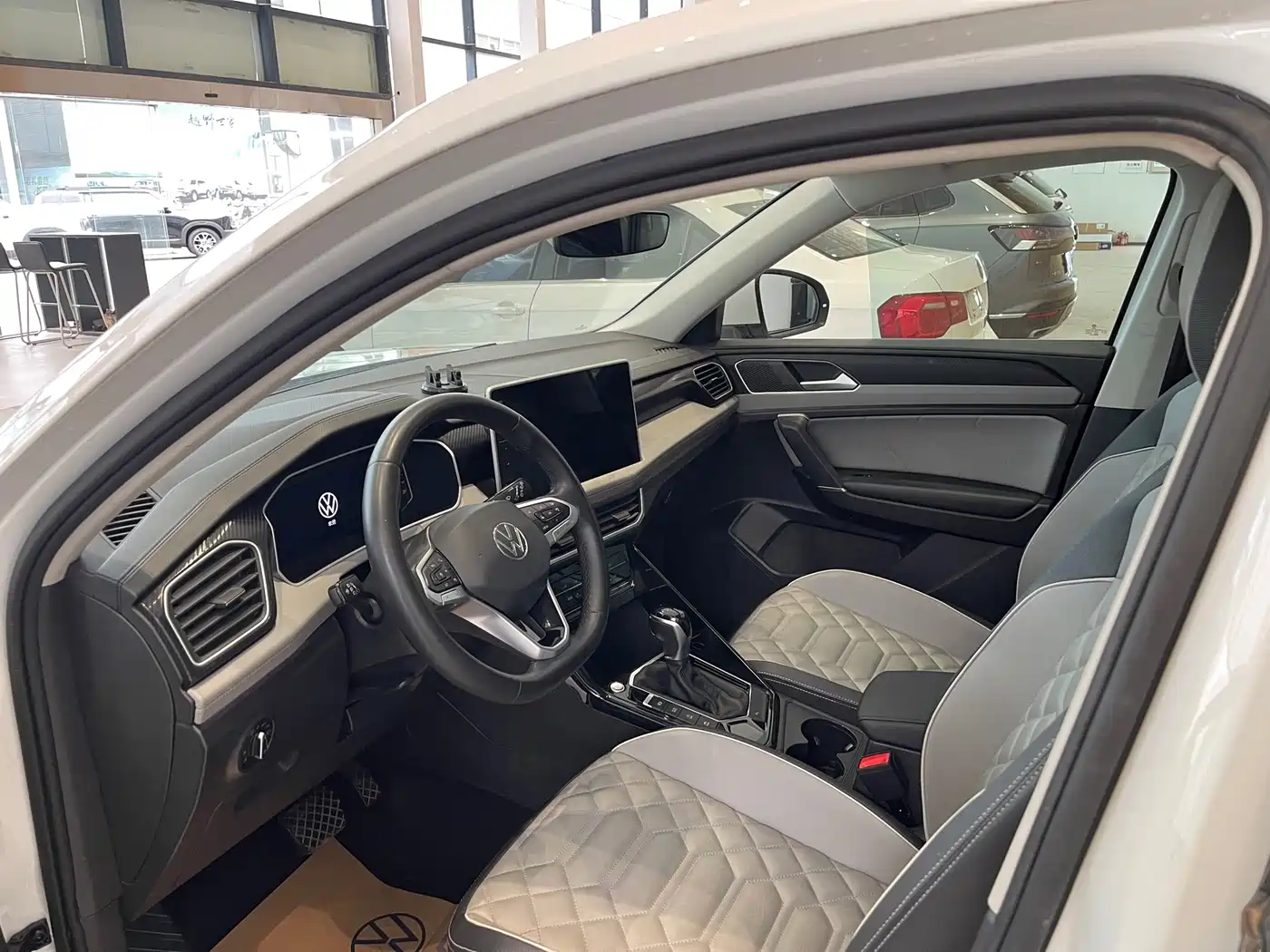 Volkswagen Tayron 2023 300TSI 2WD Luxury Plus Advanced Edition фото 4