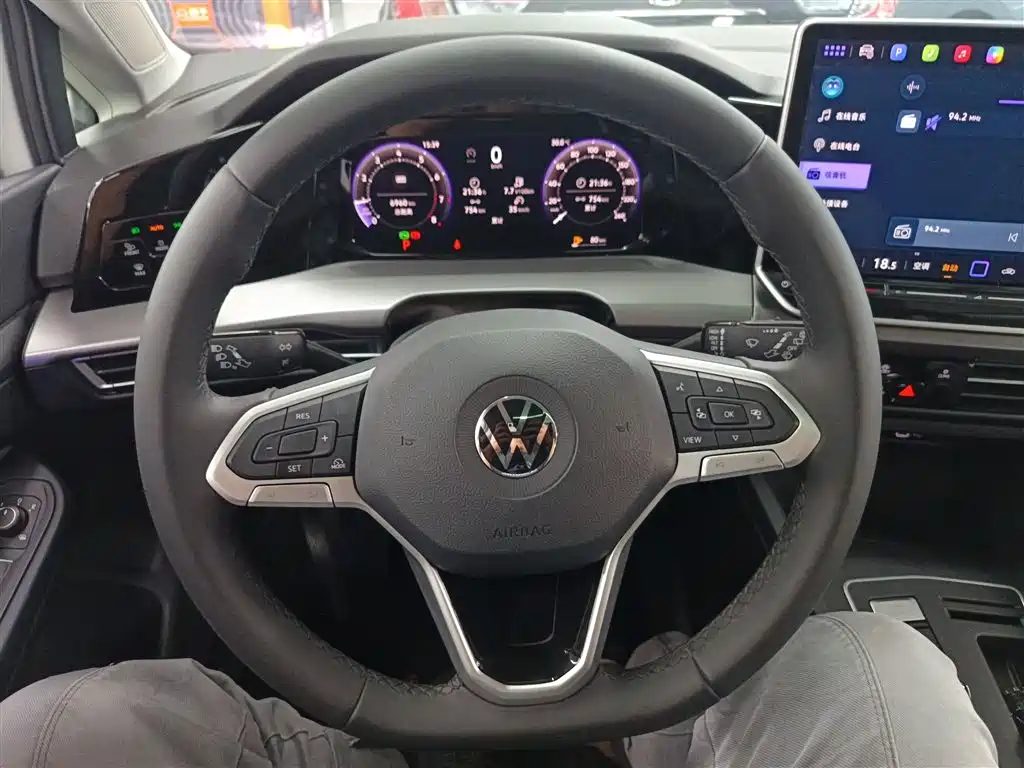 Volkswagen Golf 2025 Facelift 300TSI Pro фото 7