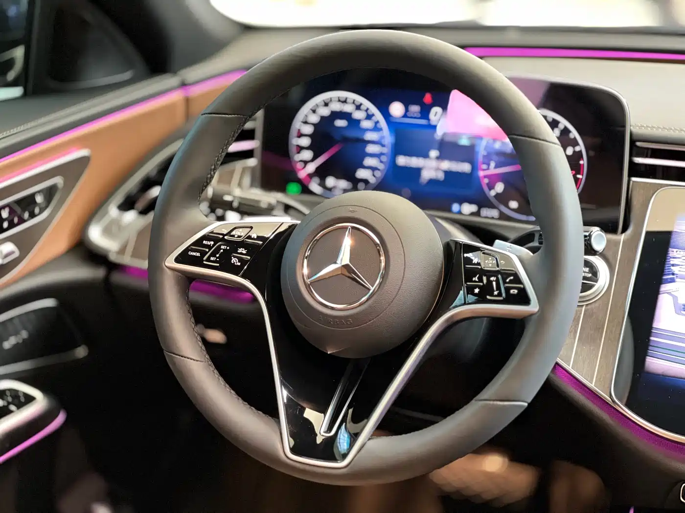 Mercedes-Benz E-Class 2025 E 300 L Fashion фото 9