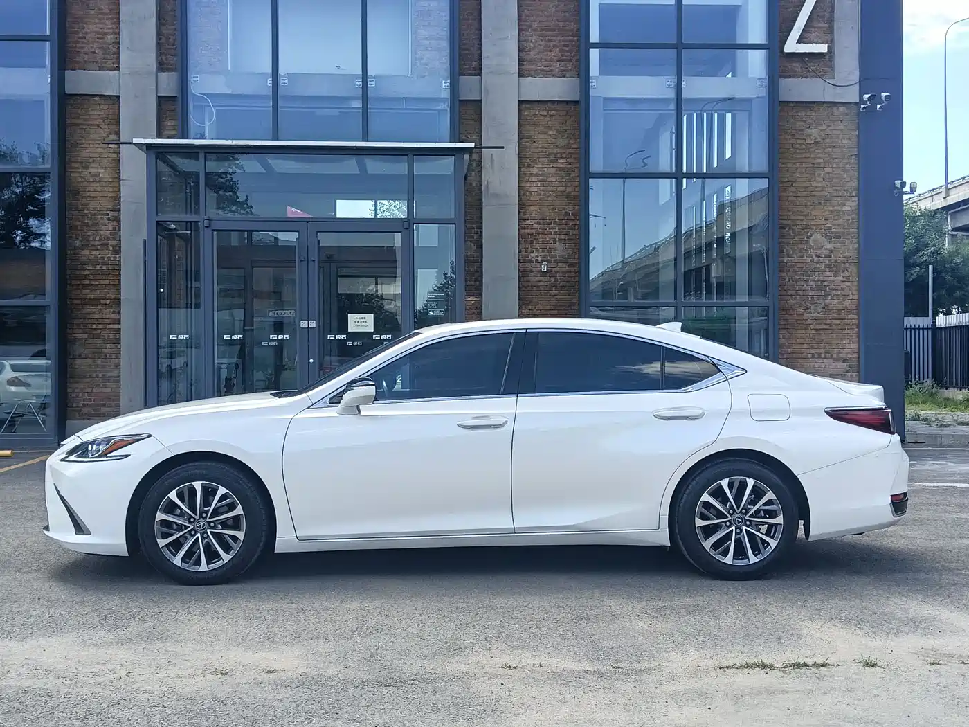 Lexus ES 2021 200 Excellence Edition фото 6