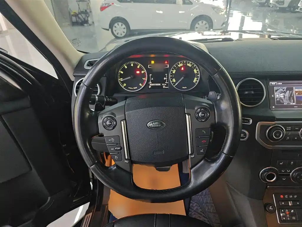 Land Rover Discovery 2016 3.0 SC V6 SE фото 11