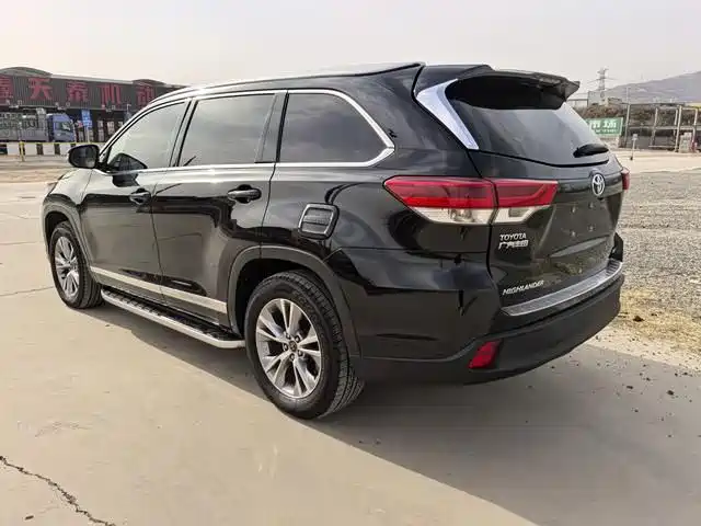 TOYOTA HIGHLANDER