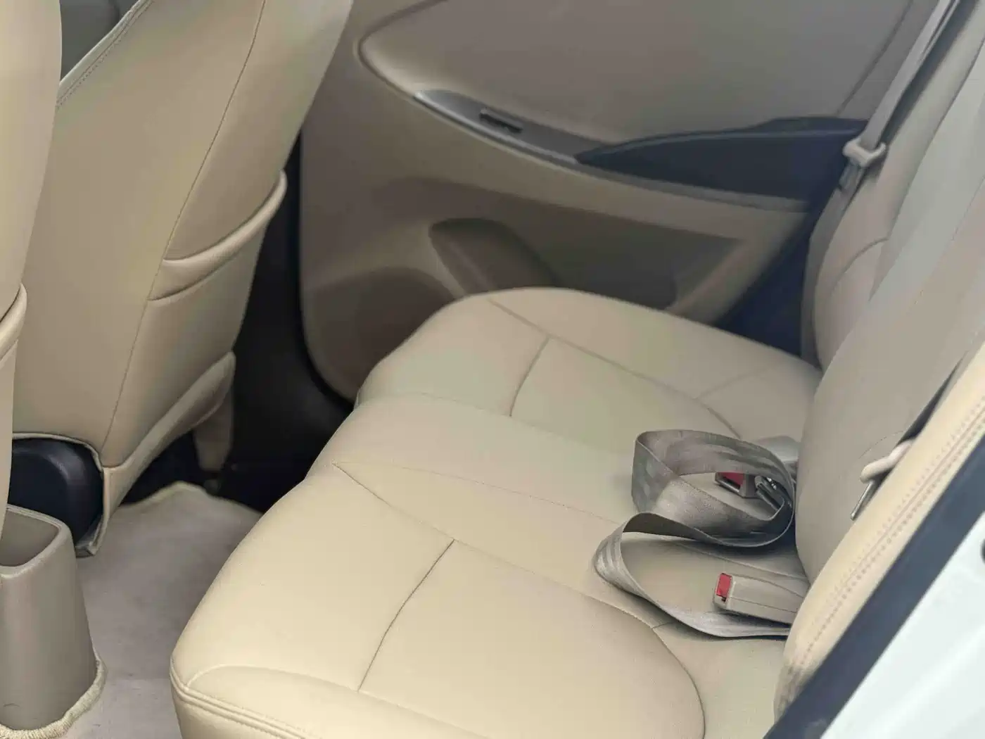 Hyundai Verna 2014 1.4L Automatic Leading GLX фото 16