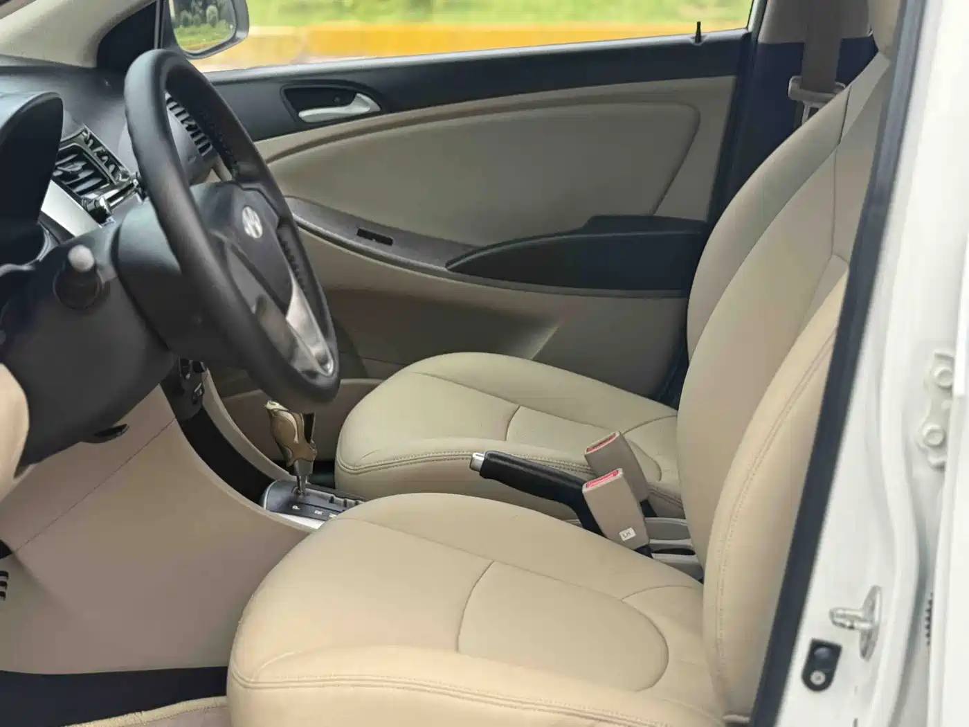 Hyundai Verna 2014 1.4L Automatic Leading GLX фото 13