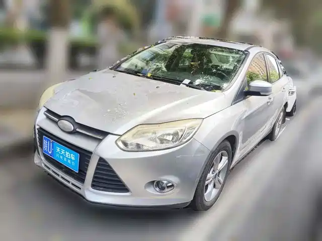 Ford Focus 2012 Sedan 1.6L Automatic Trend — фото 1
