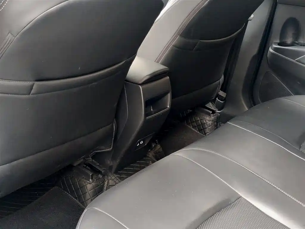 Toyota Frontlander 2024 2.0L CVT Elite Edition фото 9