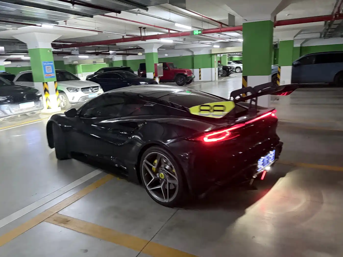 Lotus Cars EMIRA 2021 2.0T DCT First Edition фото 6