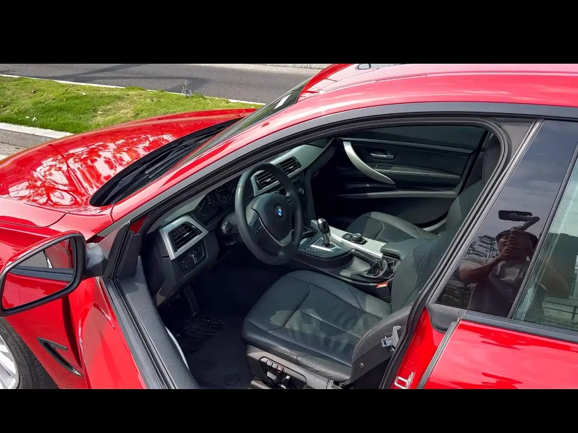 BMW 3 Series GT 2013 Model 320i Leading фото 3