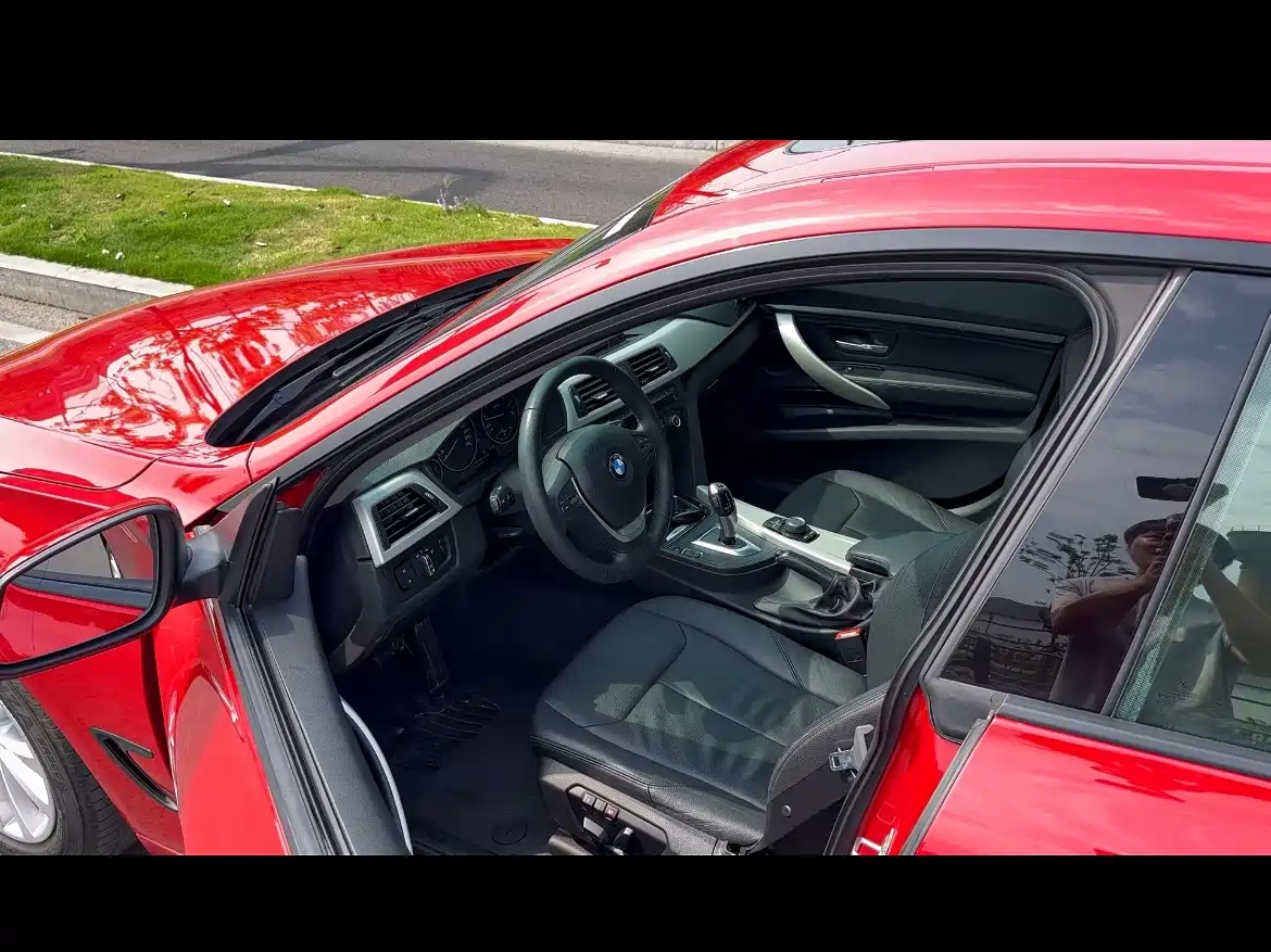 BMW 3 Series GT 2013 Model 320i Leading фото 4