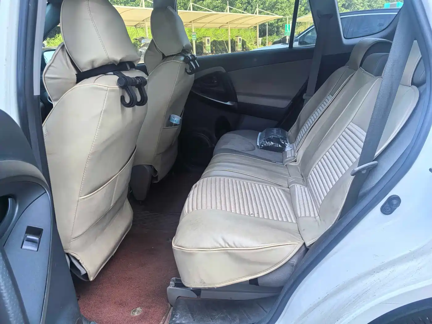 Toyota RAV4 Rongfang 2010 2.0L Automatic Luxury Upgrade Edition фото 5