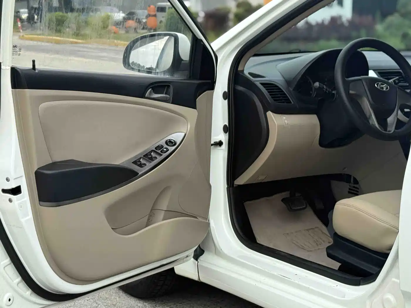 Hyundai Verna 2014 1.4L Automatic Leading GLX фото 11