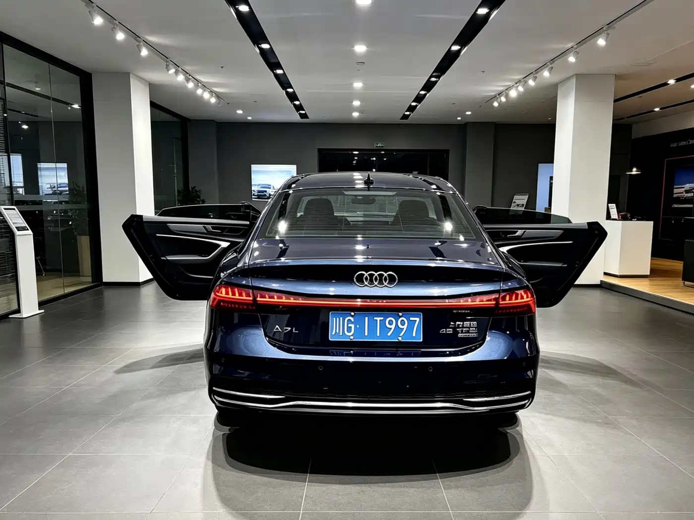 Audi A7L 2024 45TFSI quattro S-line Vision Edition Crystal Package фото 16