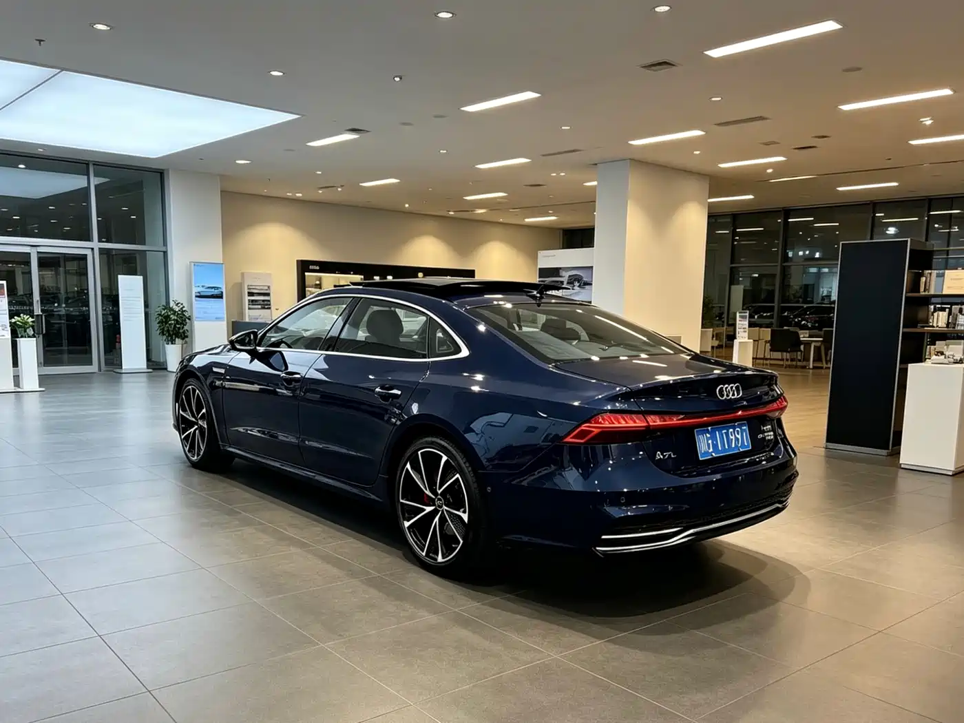 Audi A7L 2024 45TFSI quattro S-line Vision Edition Crystal Package фото 2