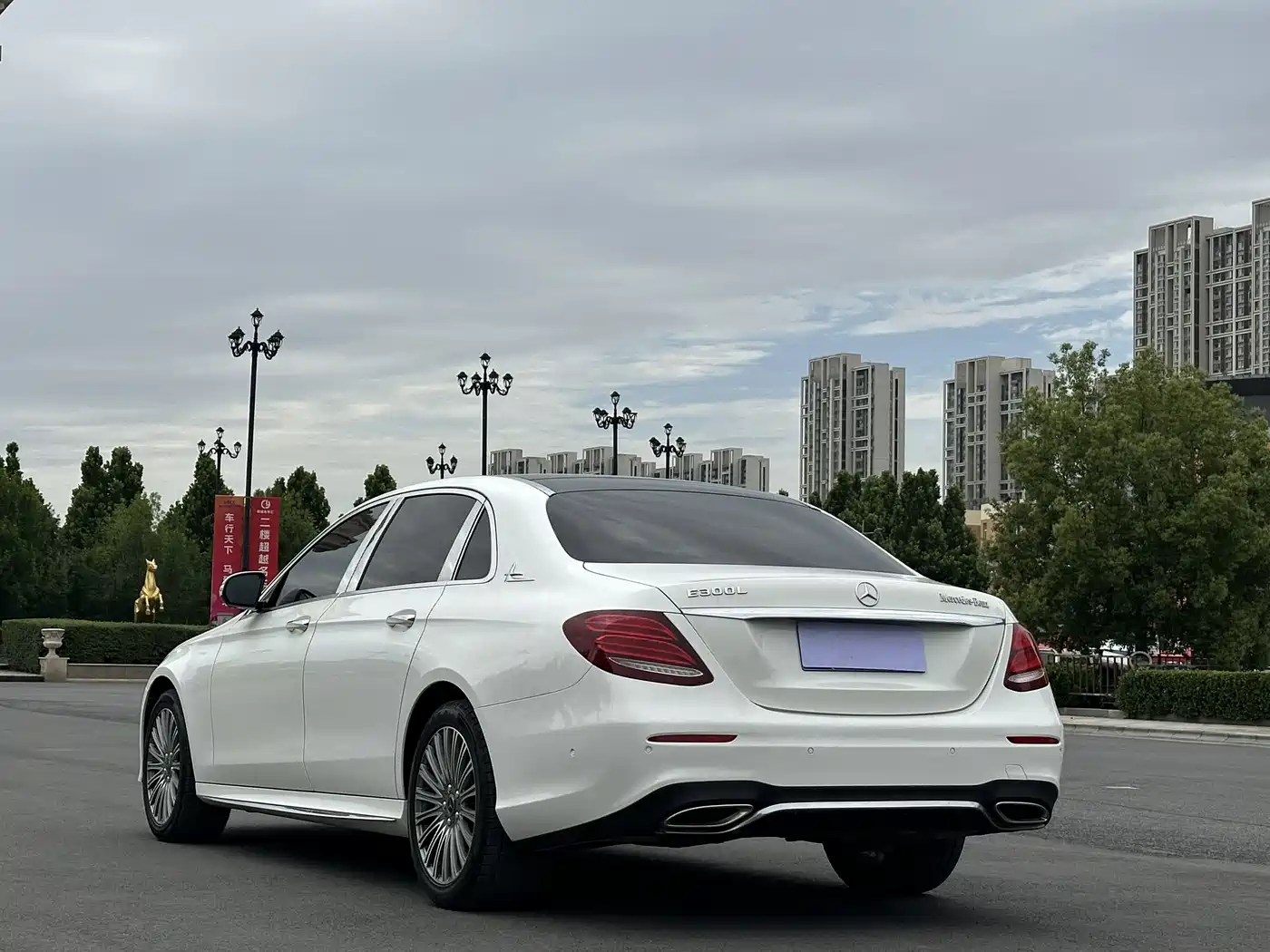 Mercedes-Benz E-Class 2017 E 300 L Sport Luxury фото 12