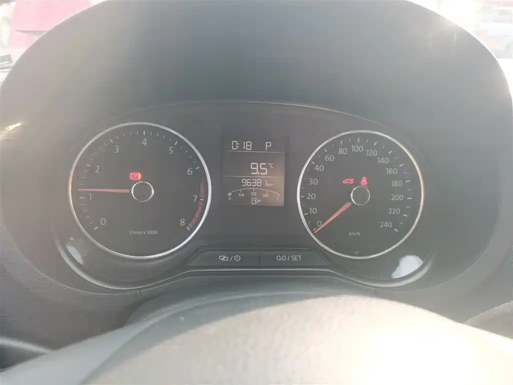 Volkswagen Polo 2014 1.6L Automatic Comfort Edition фото 8