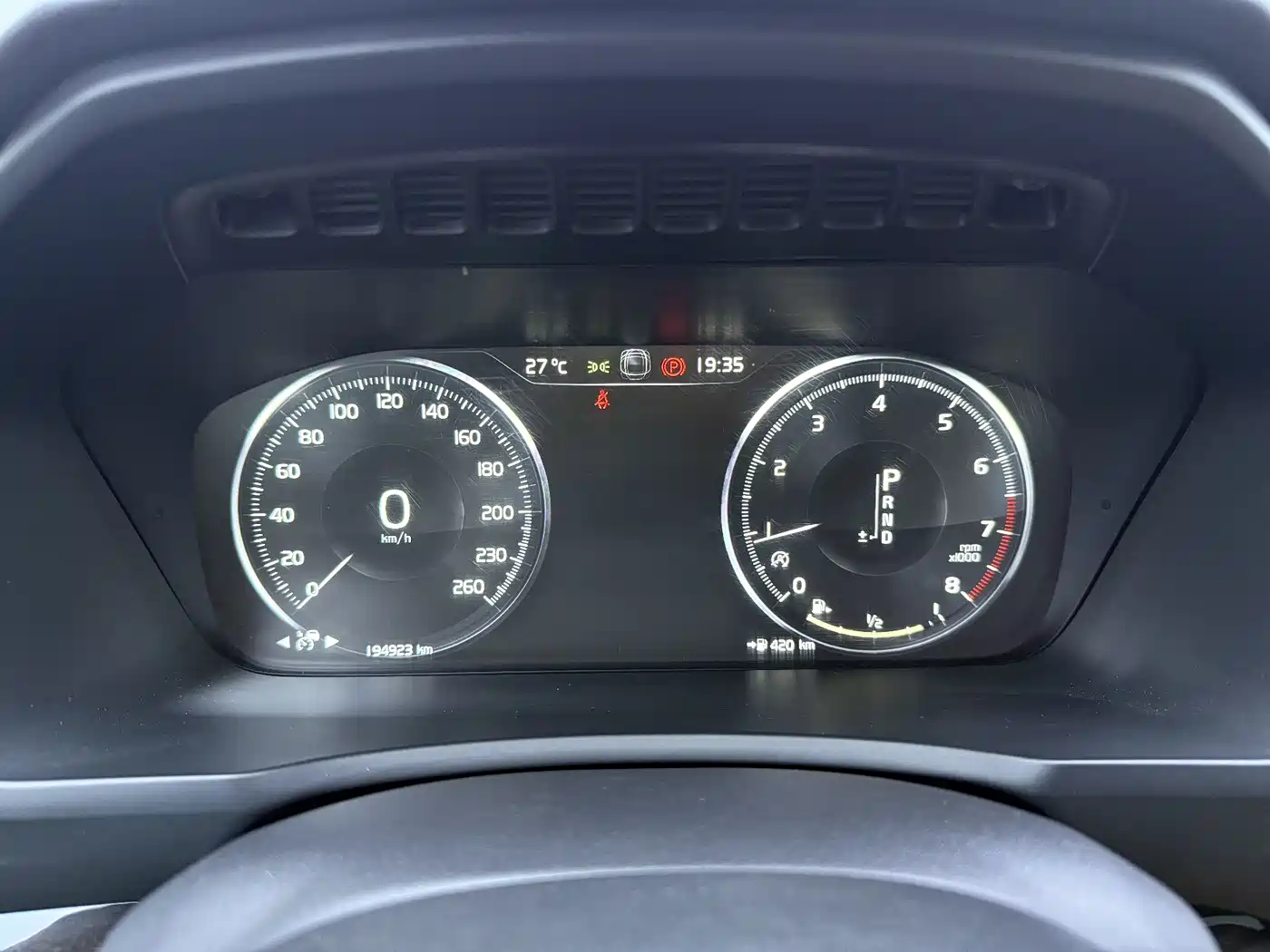 Фото 8 - Volvo XC90
