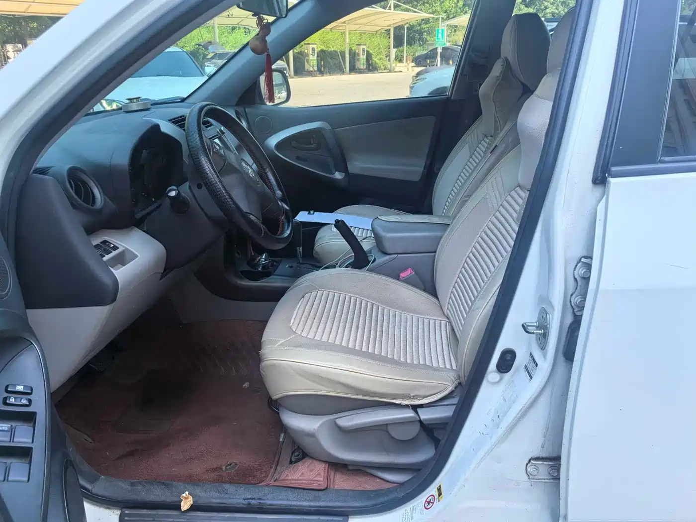 Toyota RAV4 Rongfang 2010 2.0L Automatic Luxury Upgrade Edition фото 4
