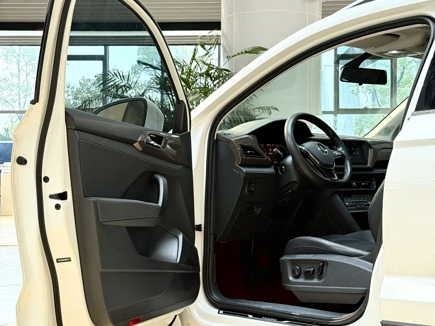 Volkswagen Tharu 2022 280TSI FWD Luxury Edition фото 9