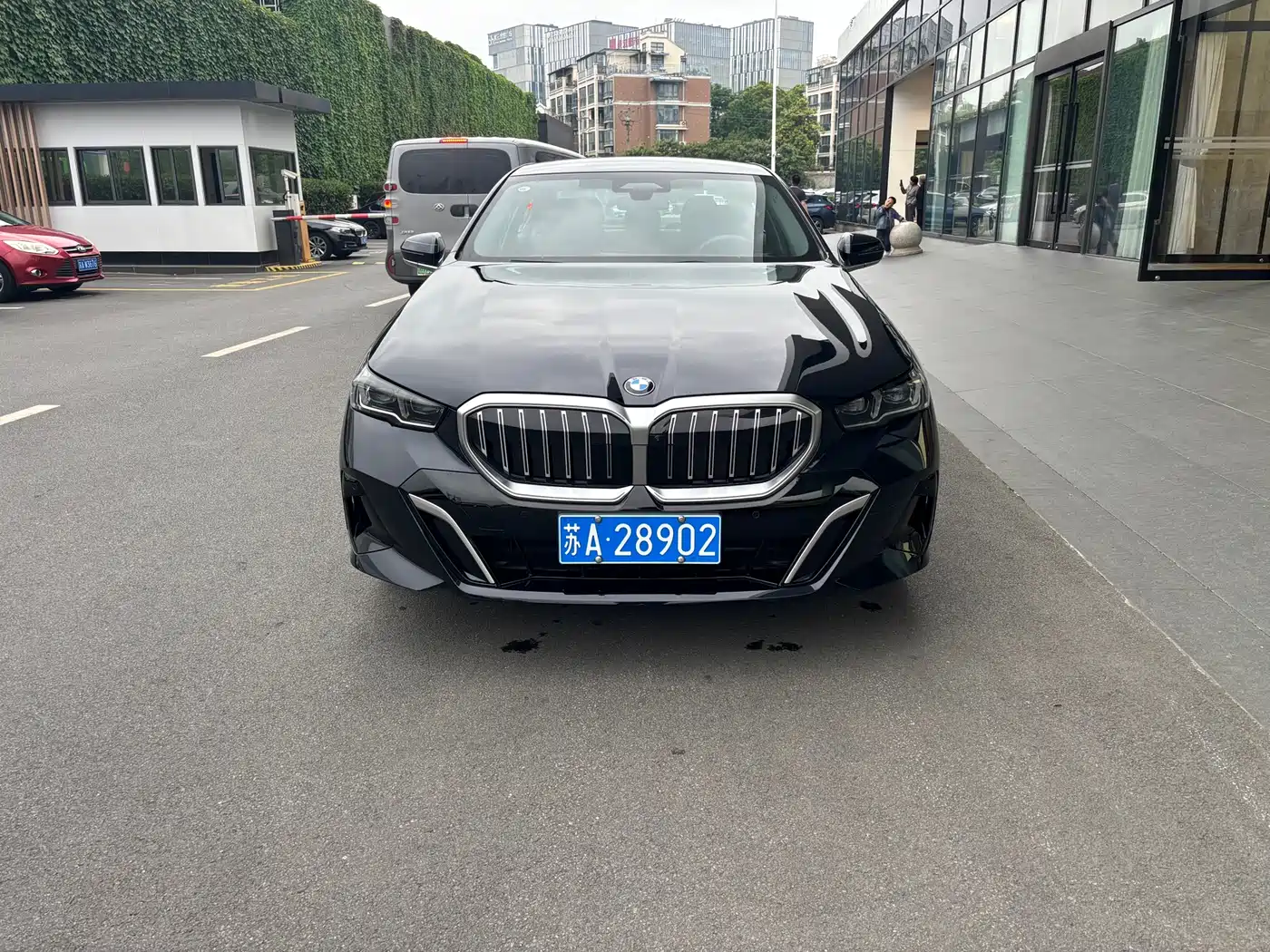 BMW 5 Series 2025 530Li Premium M Sport Package фото 2