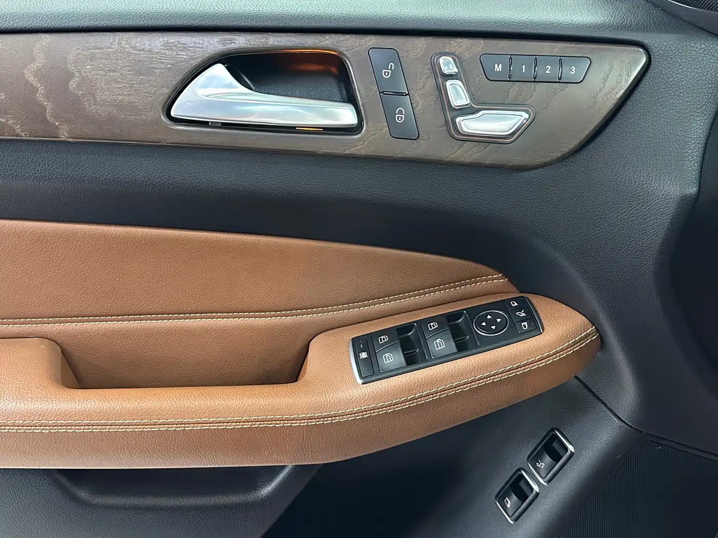 Mercedes-Benz GLS 2016 GLS 400 4MATIC Luxury фото 22